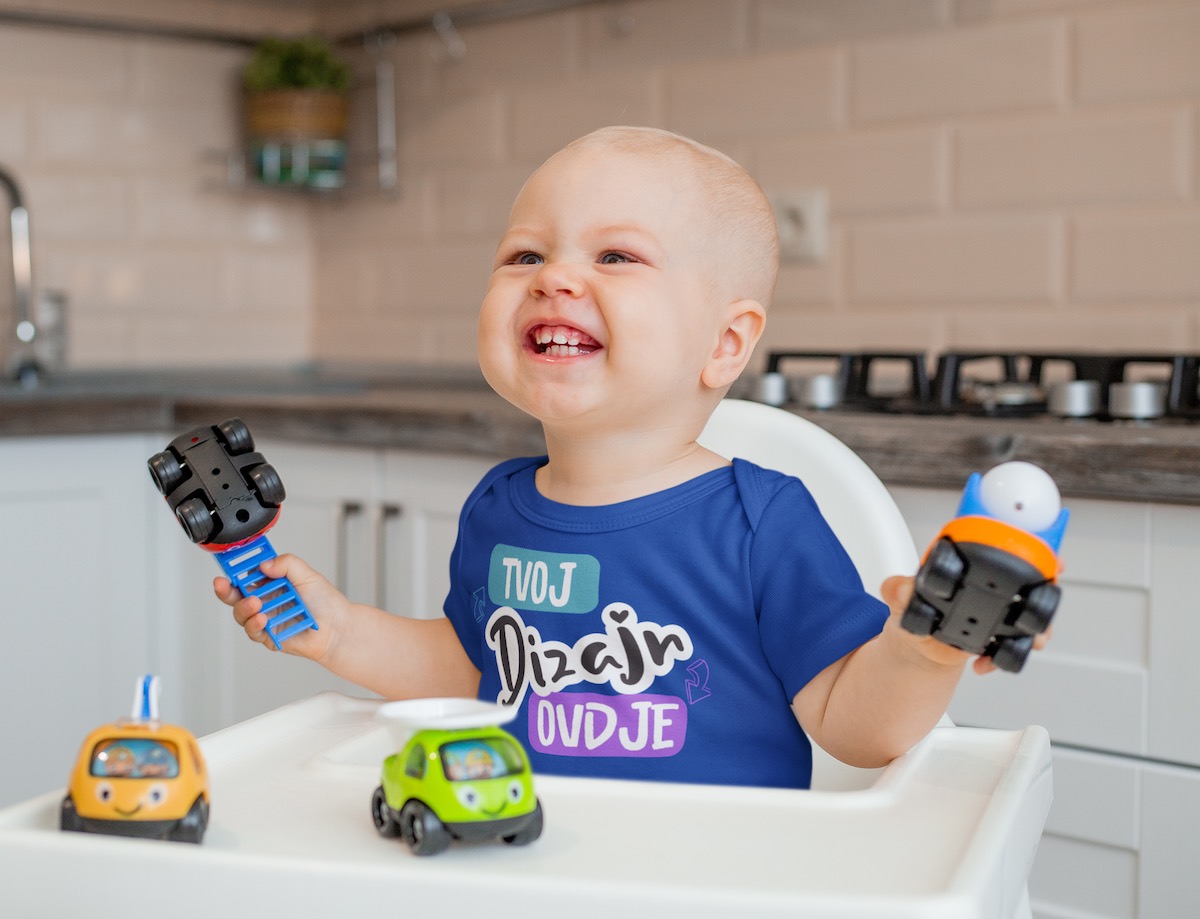 Dječji bodi s autićem dizajnirati ćeš na puppynator.hr