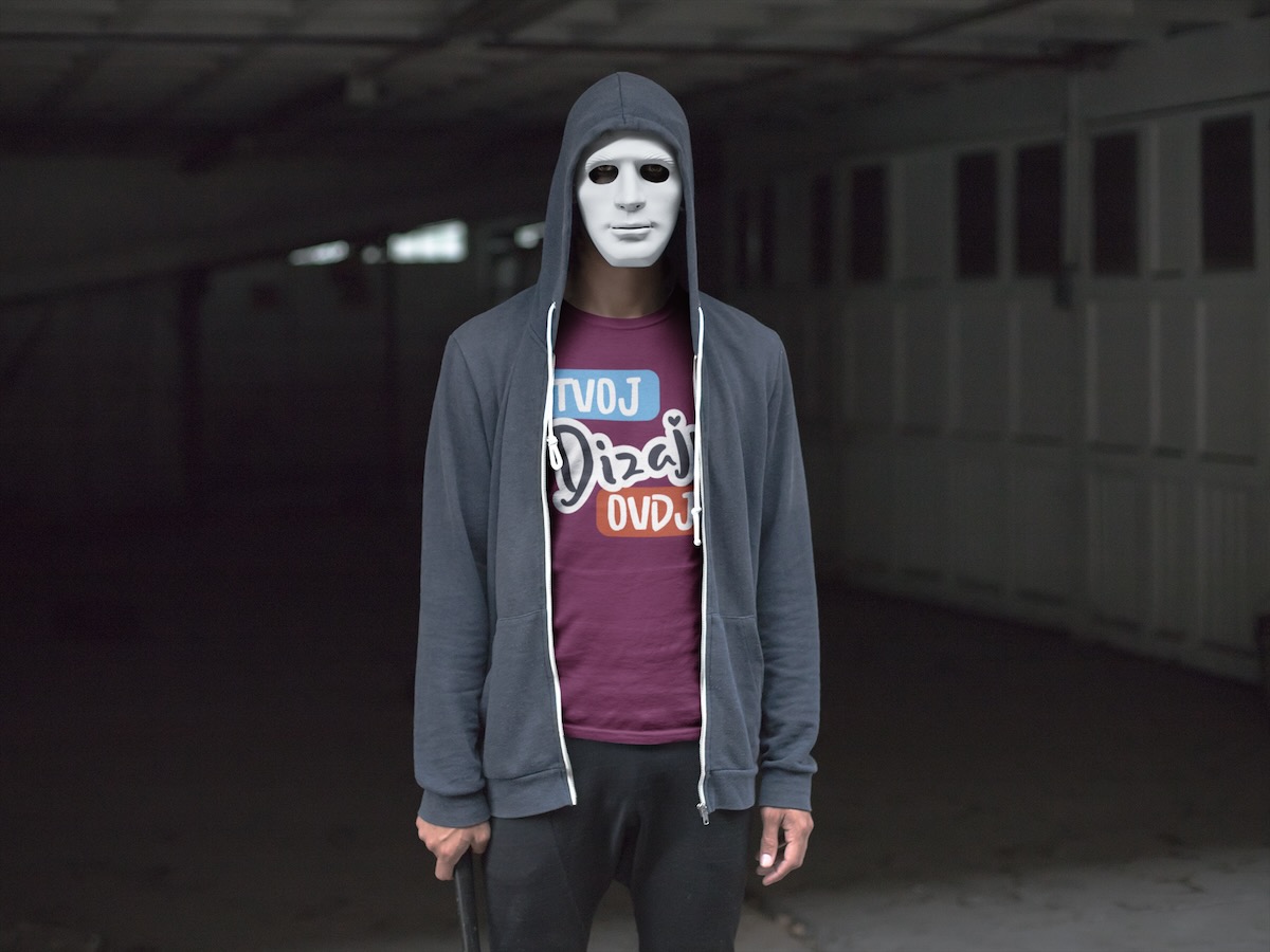 Crna majica s krvavim natpisom - puppynator.hr